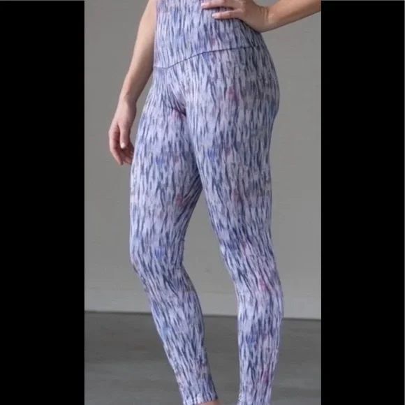 EUC Emily Hsu Pure Barre Women's Watercolor Leggings High Waist SZ M - Picture 2 of 10